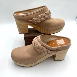 Dolce Vita Women's Hila Clog Tan suede woman’s size 9 great condition
